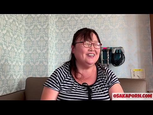 ❤️ Feit japönsk mamma sýnir risastóra brjósta sína og hefur gaman af kynlífsleikfangi. 51 árs gömul asísk móðir talar um kynlífsreynslu sína. Yukiko 1 OSAKAPORN feitur milf ❌ Klámmyndband hjá okkur ❌